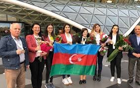 Yeniyetmələr Olimpiadasının qalibi olan Azərbaycan şahmatçıları Vətənə qayıtdı