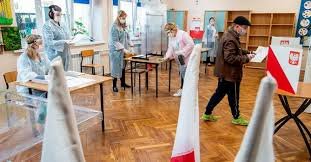 Polşada prezident seçkilərində səsvermələr başlayıb.