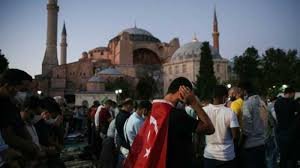 Aya Sofya 86 ildən sonra ibadətə açıldı