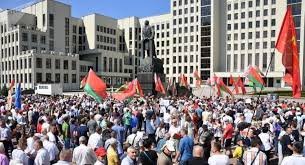 Belarusda 100 minlərlə insan Lukaşenkoya “Get!” deyir