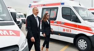 Azərbaycan Respublikasının Prezidenti və birinci xanımı ölkəmizə yeni gətirilən təcili tibbi yardım avtomobilləri ilə tanış olublar
