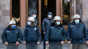 Yerevanda kütləvi etirazlar – Hökumət binası mühasirəyə alındı