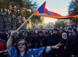 Daşnaklar təslim olan Ermənistana qarşı çıxır.