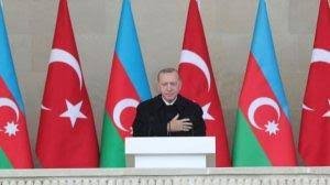 Ərdoğan Zəfər paradında Bəxtiyar Vahabzadədən şeir söylədi