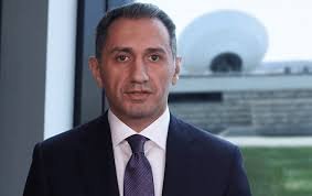 Prezidentin köməkçisi yeni naziri kollektivə təqdim edib