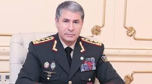 Vilayət Eyvazov təqaüdə göndərdiyi rəisləri qəbul edib