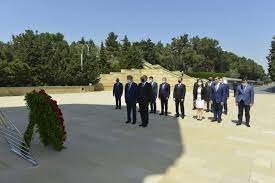 Türkiyə Ali Məhkəməsinin Baş prokuroru Fəxri xiyabanda ulu öndər Heydər Əliyevin məzarını və Şəhidlər xiyabanını ziyarət edib