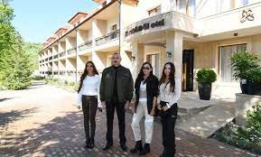 Prezident İlham Əliyev və birinci xanım Mehriban Əliyeva Şuşada “Qarabağ” hotelinin açılışında iştirak ediblər