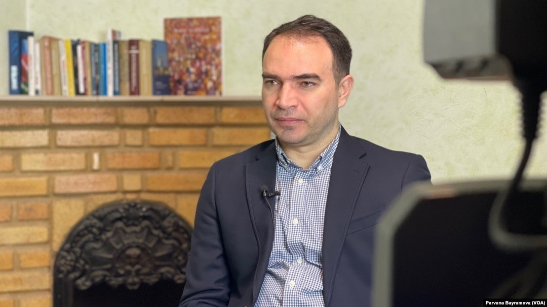Emin İbrahimov aclıq aksiyasını dayandırıb