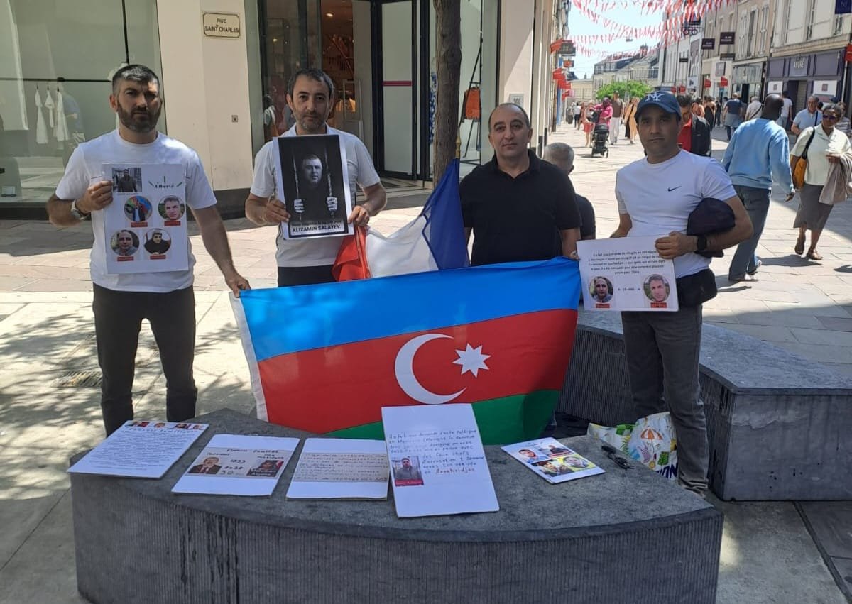 Polis, avropada yaşayan siyasi mühacir, Məmmədov Vüqarın evində axtarış aparıb